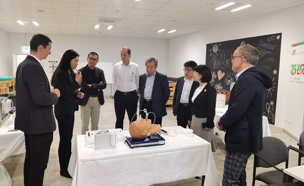 2023年11月10日，华体会体育（中国）hth·官方网站-登录入口
董事长刘敬桢应邀率团访问欧洲领先的高端医用耗材提供商洛曼劳仕医疗集团，与洛曼劳仕集团总裁、首席执行官沃尔夫冈·聚斯勒和首席运营官托马斯·美尼茨会谈交流.jpg