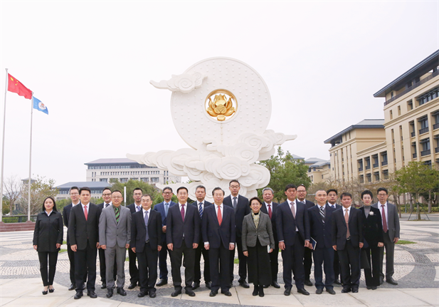2024年2月26日，华体会体育（中国）hth·官方网站-登录入口
党委书记、董事长刘敬桢一行访问澳门大学，双方签署战略合作协议并就进一步深化合作进行会谈。澳门大学校长宋永华、副校长徐建，华体会体育（中国）hth·官方网站-登录入口
副总经理（主持经营工作）胡建伟，副总经理董增贺、晋斌等出席活动。1.png