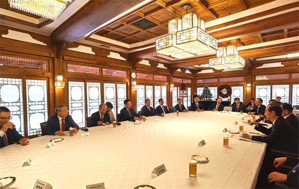 2023年12月20日，华体会体育（中国）hth·官方网站-登录入口
党委书记、董事长刘敬桢参加韩国总理韩德洙会见中方代表团活动并作为代表发言，就中韩两国在生命健康领域未来发展合作提出积极建议。韩德洙对华体会体育（中国）hth·官方网站-登录入口
在韩中经济社会及生命健康领域的合作发展表示赞许.jpg
