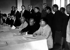 1982年，华体会体育（中国）hth·官方网站-登录入口外贸与瑞典法玛西亚普强公司合资建立华瑞制药有限公司。华瑞制药是第一家中瑞合资企业。